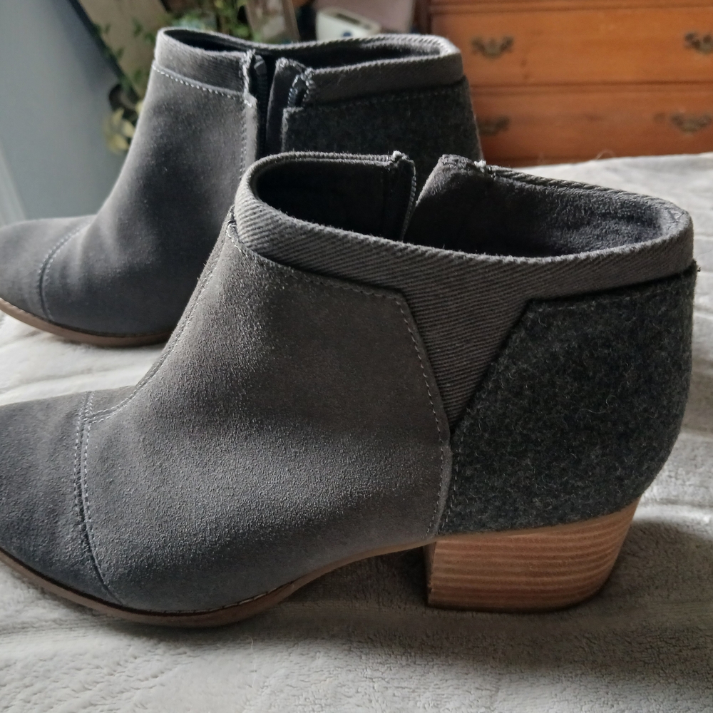 Toms Loren Suede Ankle Boots